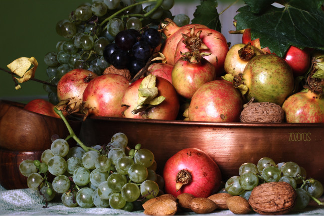 Обои картинки фото еда, фрукты, ягоды, миндаль, виноград, гранаты, грецкий, орех