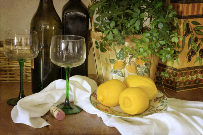Обои картинки фото еда, цитрусы, лимон, цитрус, цветок, бутылки, бокалы