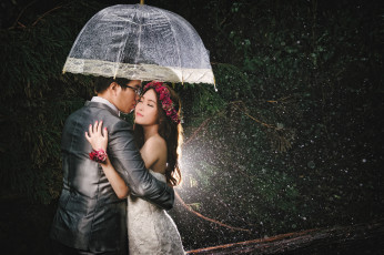 Картинка разное мужчина+женщина невеста зонт девушка парень любовь свадьба дождь пара жених