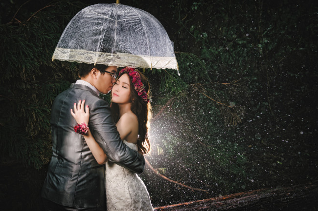 Обои картинки фото разное, мужчина женщина, невеста, зонт, девушка, парень, любовь, свадьба, дождь, пара, жених