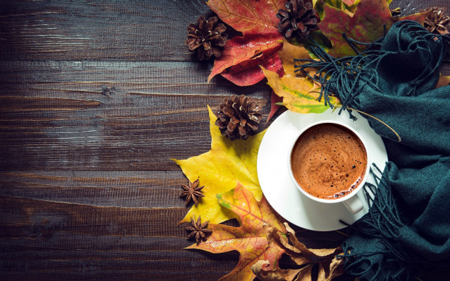 Обои картинки фото еда, кофе,  кофейные зёрна, шишки, листья, осень