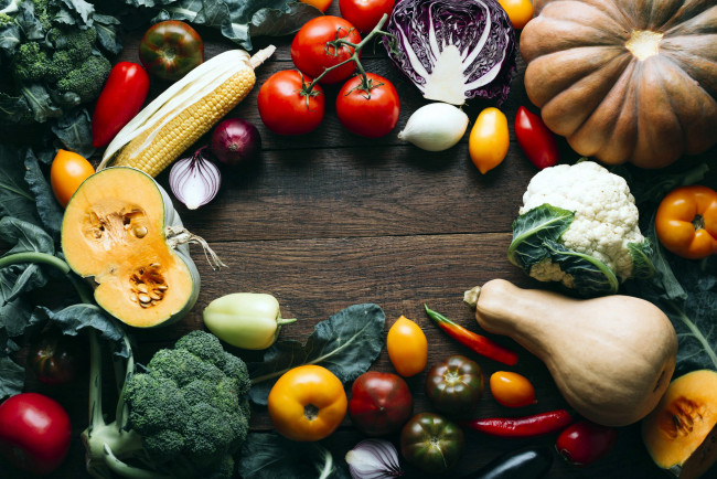 Обои картинки фото еда, овощи, помидоры, капуста, тыква, ассорти, кукуруза