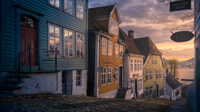 Обои картинки фото города, берген , норвегия, улица, дома, вывески