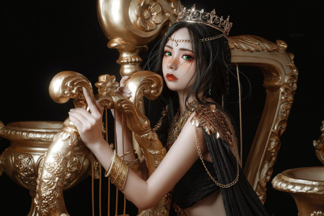Обои картинки фото nekokoyoshi, девушки, - креатив,  косплей, образ, корона, наряд, украшения, лира