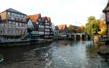Картинка германия люнебург города улицы площади набережные дома река мост