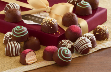 Картинка еда конфеты шоколад сладости бант коробка ассорти