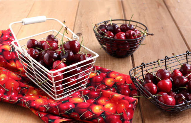 Обои картинки фото еда, вишня, черешня, корзинки, салфетки, ягоды