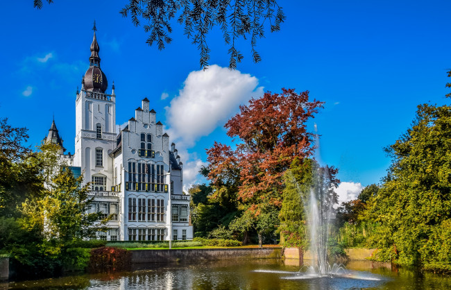Обои картинки фото города, - фонтаны, небо, пруд, облака, нидерланды, фонтан, деревья, парк, leeuwenstein, castle, замок