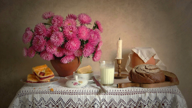 Обои картинки фото еда, натюрморт, молоко, масло, астры, хлеб, пирог