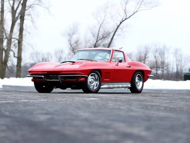 Обои картинки фото автомобили, corvette, шевроле, зима, снег, ретро, корвет, красный