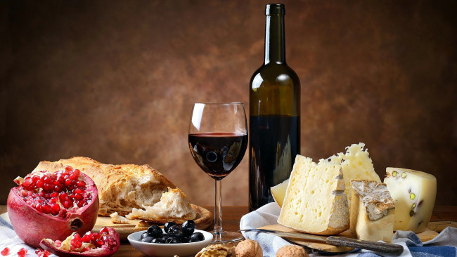 Обои картинки фото еда, разное, хлеб, сыр, вино, маслины, гранат