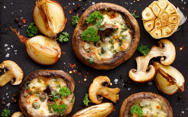 Обои картинки фото еда, грибы,  грибные блюда, шампиньоны, лук, чеснок