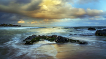 Картинка природа побережье океан камни тучи свет