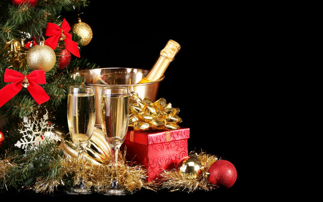 Обои картинки фото праздничные, угощения, бокалы, подарок, елка, шампанское, украшения, новый, год