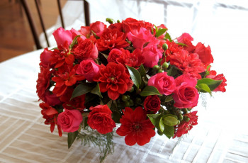 Картинка цветы букеты композиции красный розы георгины