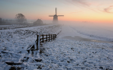 Картинка природа зима забор поле рассвет мельница