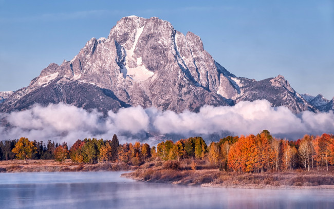 Обои картинки фото природа, горы, туман, гора, река, деревья, осень