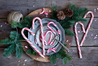 Картинка праздничные угощения christmas decorations ель spruce конфетки новогодние украшения candy