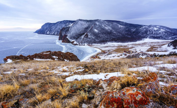 Картинка природа побережье море берег скалы снег зима трава камни