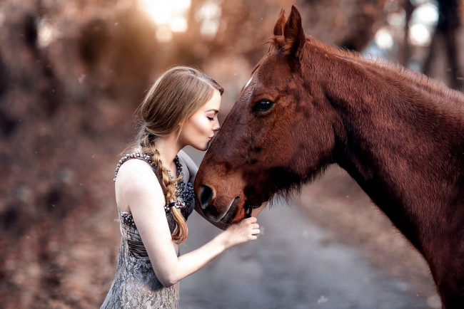 Обои картинки фото девушки, - брюнетки,  шатенки, шатенка, лошадь, нежность
