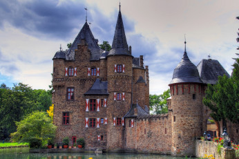 Картинка замок сазвей германия города дворцы замки крепости каменный шпили башни ставни окна