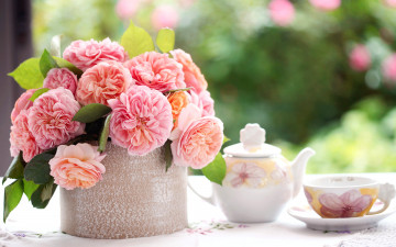 Картинка цветы розы букет посуда