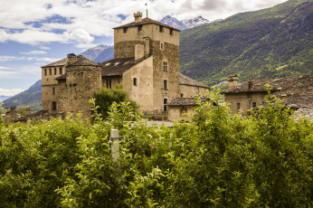 Картинка castle +saint+pierre +italy города замки+италии замок