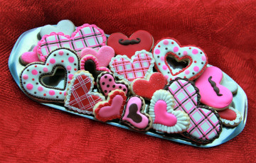 Картинка праздничные угощения печенье сердечки ассорти
