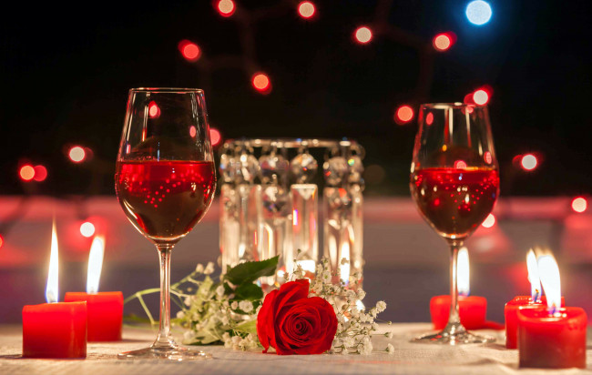 Обои картинки фото еда, напитки,  вино, роза, вино, свечи, бокалы