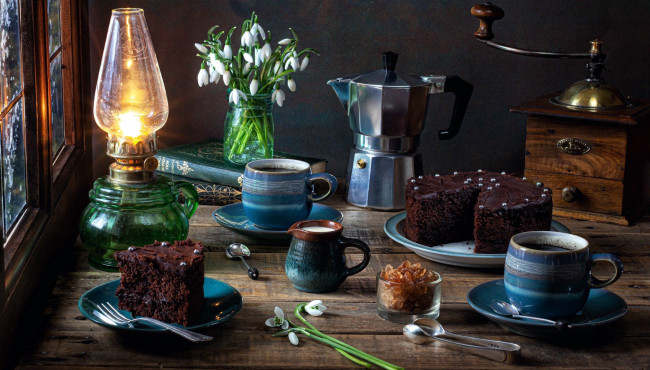 Обои картинки фото еда, натюрморт, лампа, торт, кофе