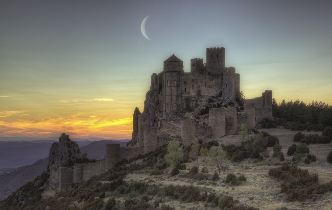 Обои картинки фото испания, города, дворцы, замки, крепости, стены, месяц, рассвет, древний