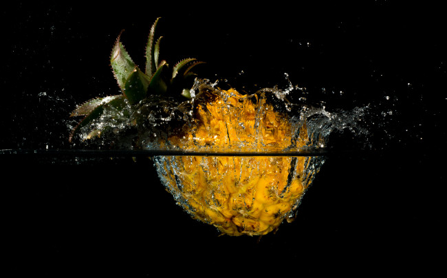 Обои картинки фото еда, ананас, пузыри, вода