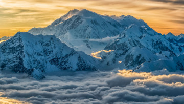 Картинка природа горы горные вершины снег туман облака