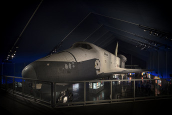 Картинка space+shuttle+enterprise космос космические+корабли +космические+станции шаттл музей