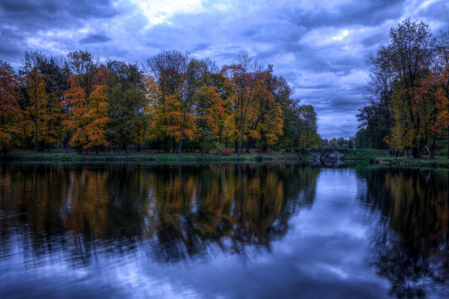 Обои картинки фото природа, реки, озера, пейзаж, деревья, осень, мост, озеро