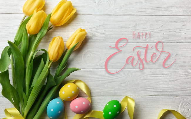 Обои картинки фото праздничные, пасха, яйца, букет, желтые, colorful, тюльпаны, happy, yellow, wood, flowers, tulips, easter, eggs, decoration