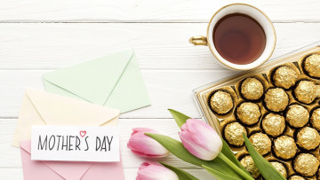 обоя праздничные, день матери, тюльпаны, кофе, конфеты, надпись