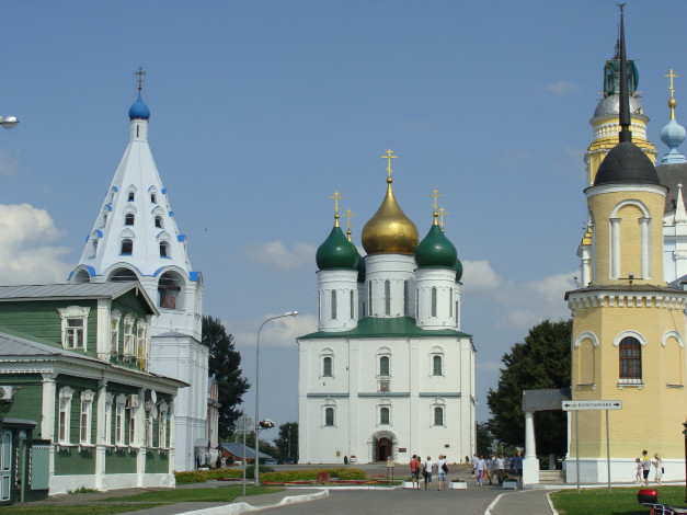 Обои картинки фото соборная площадь коломна, города, - православные церкви,  монастыри, соборная, площадь, коломна, россия, церковь