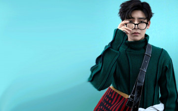 Картинка мужчины hou+ming+hao актер очки свитер сумка