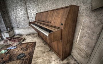 Картинка музыка музыкальные+инструменты старость пакеты пианино инструмент комната обои угол ковры разруха