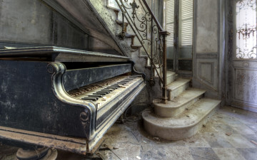 обоя разное, развалины,  руины,  металлолом, перила, ступени, дверь, запустение, пианино, лестница, мусор, старость, дом