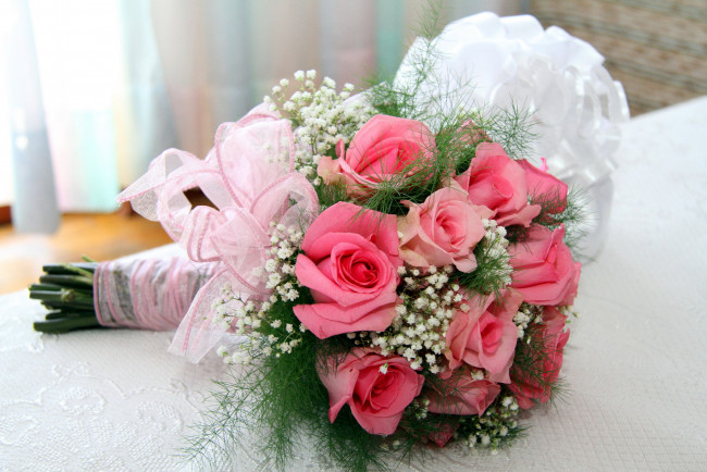 Обои картинки фото цветы, букеты,  композиции, гипсофила, розы, бант, розовый, свадебный