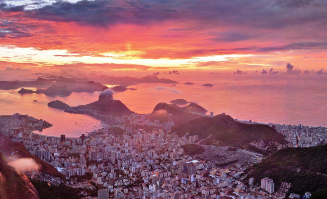 Обои картинки фото города, рио-де-жанейро , бразилия, море, панорама, горы, закат, небо, побережье, город