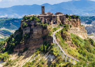 Картинка panorama+of+civita+di+bagnoregio города -+пейзажи простор