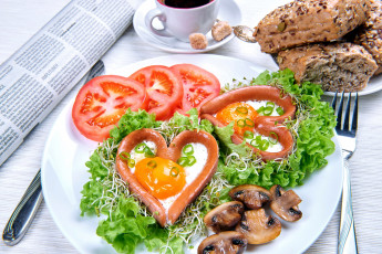 Картинка еда Яичные+блюда помидоры сосиски глазунья яичница завтрак томаты