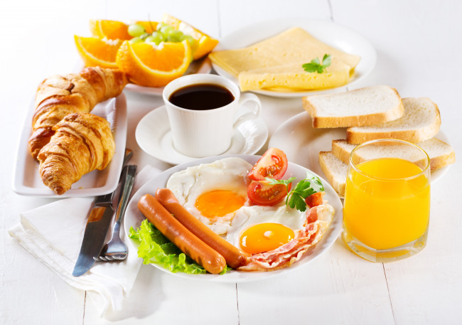 Обои картинки фото еда, разное, кофе, завтрак, сосиски, яичница