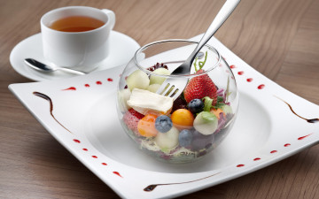 Картинка еда мороженое +десерты ассорти десерт ягоды чай клубника