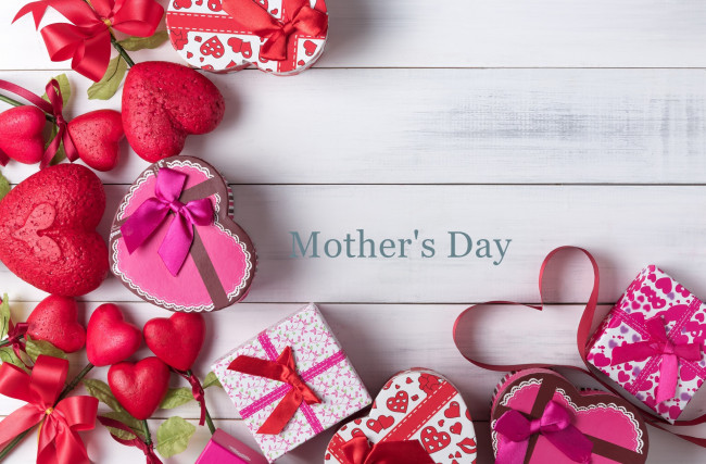 Обои картинки фото праздничные, день матери, подарки, банты, ленты, сердечки, надпись