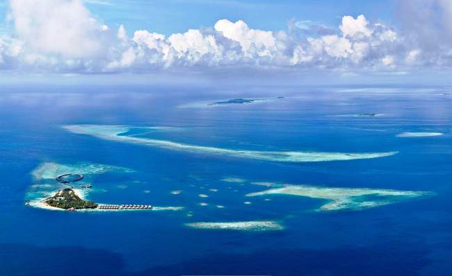 Обои картинки фото мальдивские острова, природа, тропики, остров, домики, море, облака