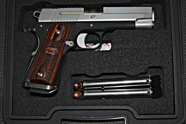 Обои картинки фото sig sauer c3 45 acp, оружие, пистолеты, ствол